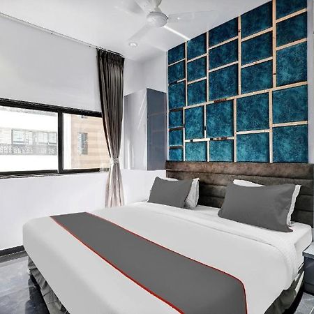 Hotel The Lowell Surat Exterior foto