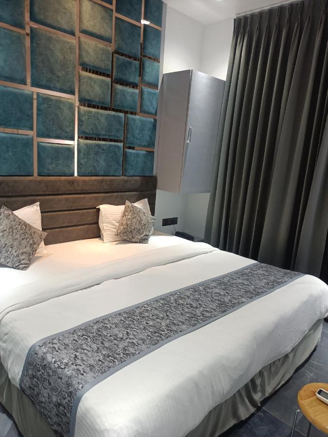 Hotel The Lowell Surat Exterior foto