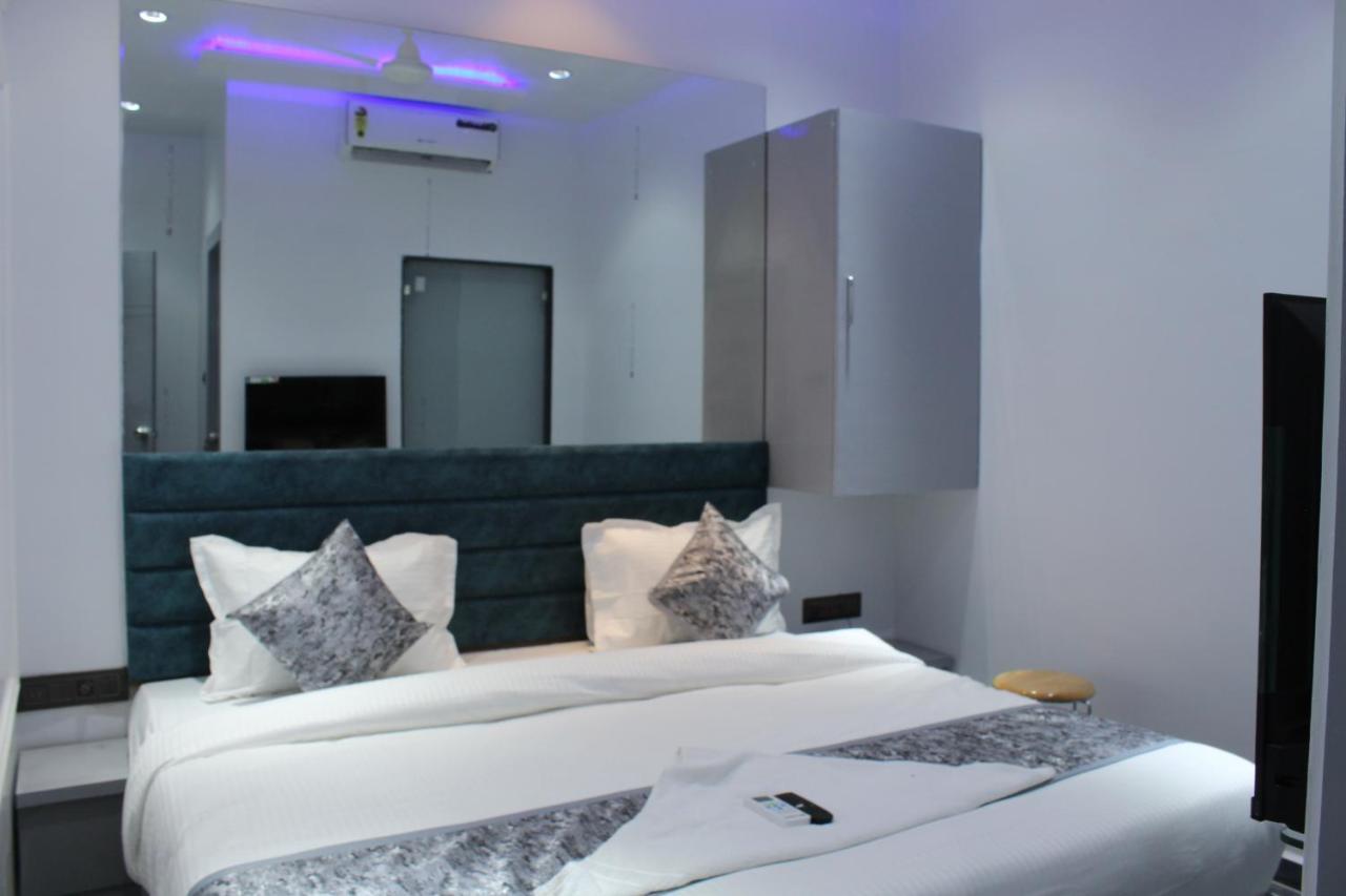 Hotel The Lowell Surat Exterior foto