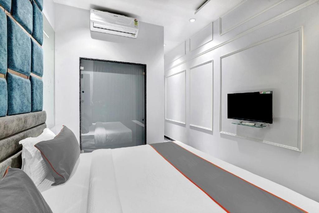 Hotel The Lowell Surat Exterior foto