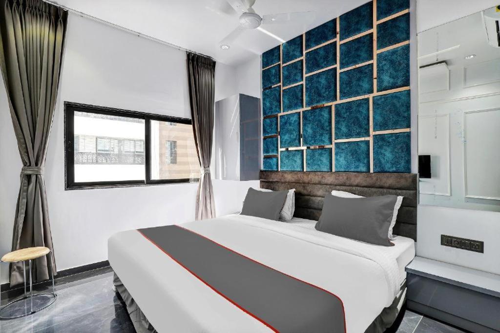Hotel The Lowell Surat Exterior foto