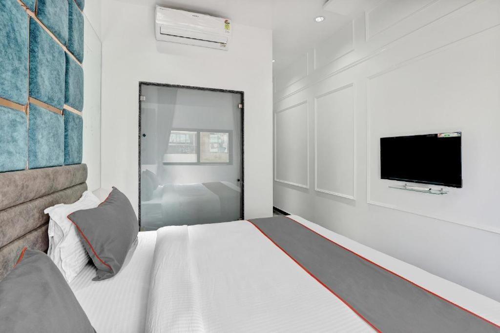 Hotel The Lowell Surat Exterior foto