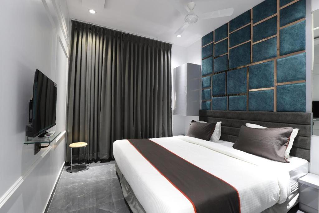 Hotel The Lowell Surat Exterior foto