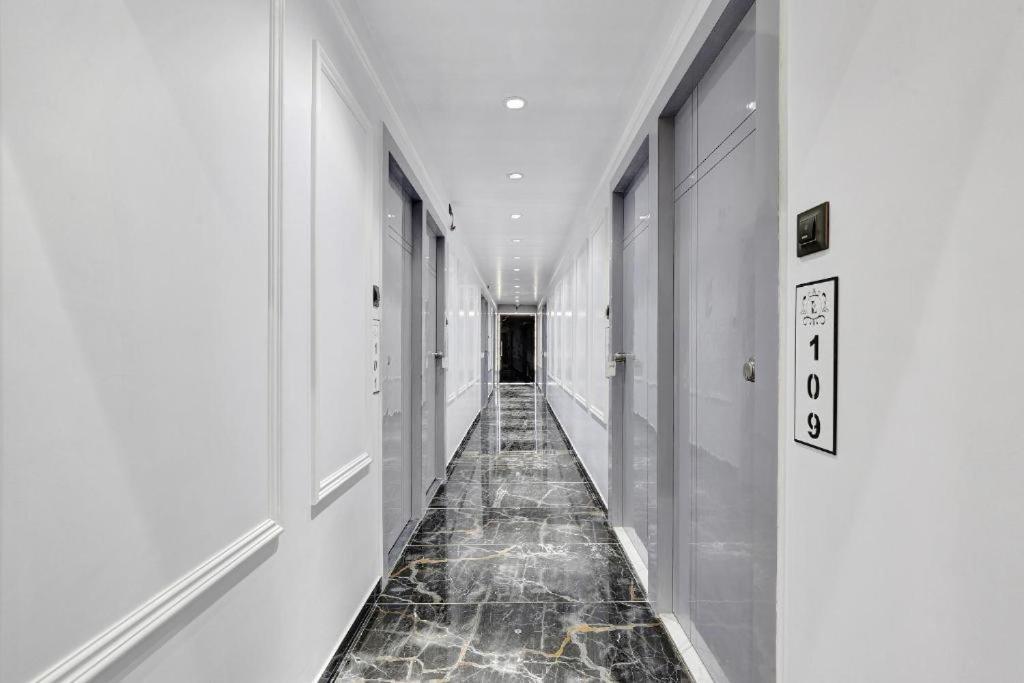 Hotel The Lowell Surat Exterior foto
