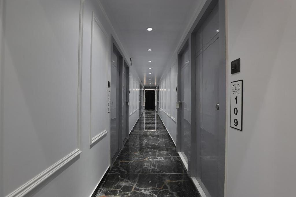 Hotel The Lowell Surat Exterior foto